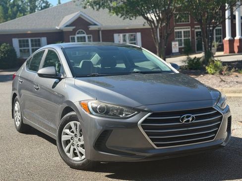 Used 2018 Hyundai Elantra SE w/ Cargo Package FWD image 8