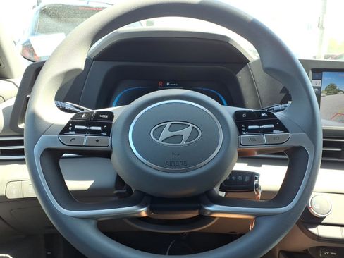 New 2026 Hyundai Elantra SE FWD image 12