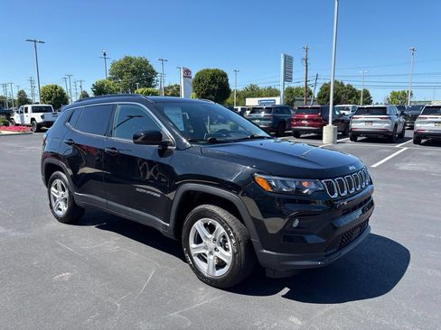 Used 2023 Jeep Compass Latitude w/ Convenience Group AWD/4WD image 7