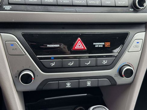Used 2017 Hyundai Elantra SE FWD image 26