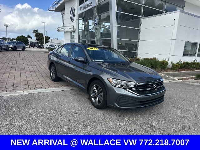 Certified 2024 Volkswagen Jetta SE w/ Panoramic Sunroof Package FWD image 5