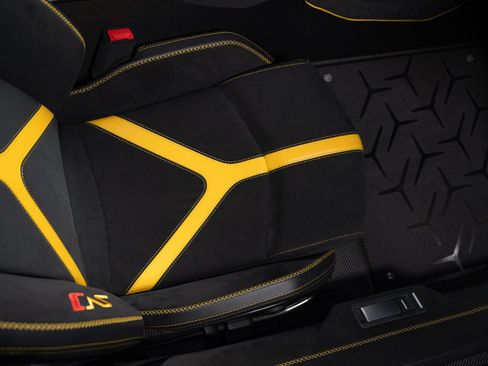 Used 2021 Lamborghini Aventador SVJ AWD/4WD image 37