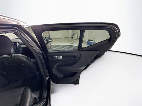 Used 2025 Volvo XC40 B5 Core AWD/4WD image 31