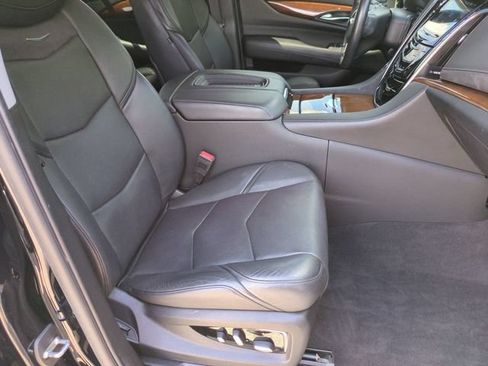 Used 2020 Cadillac Escalade Luxury AWD/4WD image 18