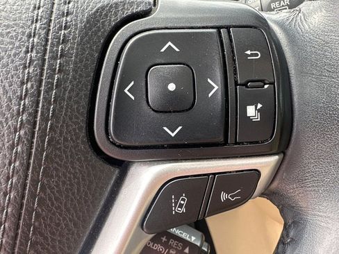 Used 2019 Toyota Highlander Limited image 16