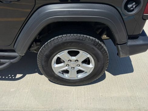 Used 2019 Jeep Wrangler Unlimited Sport S AWD/4WD image 44