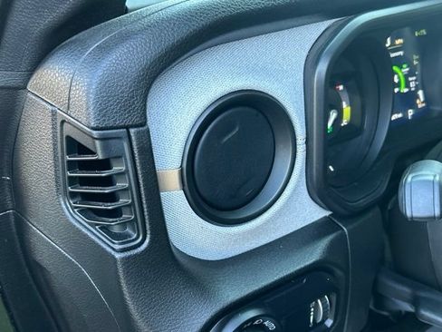 Used 2024 Jeep Wrangler Unlimited w/ Convenience Group AWD/4WD image 33