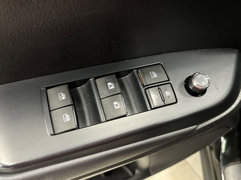 Used 2015 Toyota Highlander XLE image 29