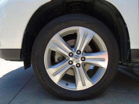 Used 2012 Toyota Highlander Limited w/ Tow Pkg FWD image 29