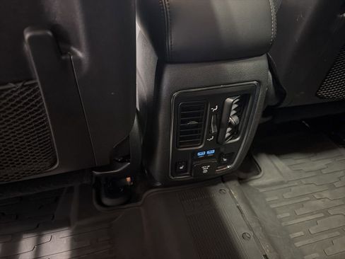 Used 2021 Jeep Grand Cherokee Limited w/ Luxury Group II image 21