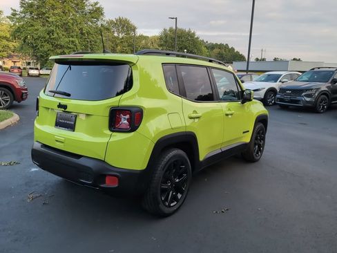 Used 2018 Jeep Renegade Altitude w/ UConnect 8.4 Nav Group FWD image 5