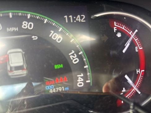 Used 2023 Toyota RAV4 XLE Premium image 8