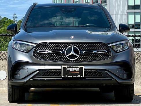 Used 2023 Mercedes-Benz GLC 300 4MATIC image 3