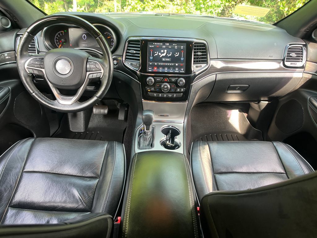 Used 2019 Jeep Grand Cherokee Overland AWD/4WD image 13