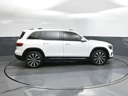 Used 2023 Mercedes-Benz GLB 250 w/ Premium Package image 11