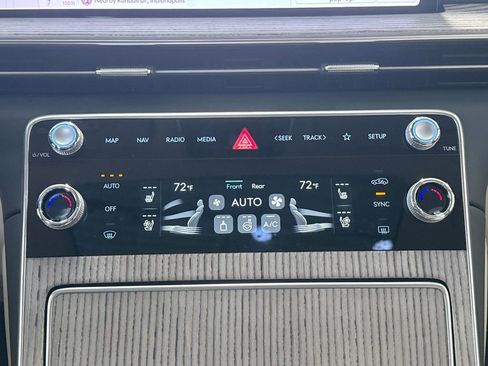 Used 2025 Genesis GV80 2.5T Advanced image 21