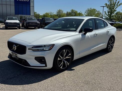 Used 2025 Volvo S60 B5 Core FWD image 1