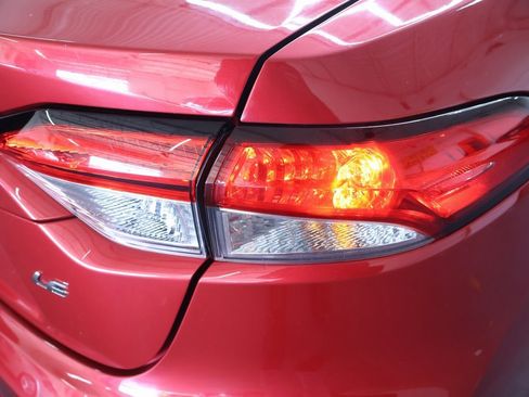 Used 2020 Toyota Corolla LE image 28