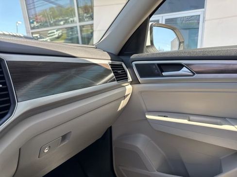 Used 2019 Volkswagen Atlas SE w/ Panoramic Sunroof Package AWD/4WD image 16