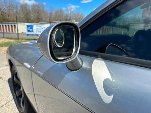 Used 2014 Dodge Challenger SXT RWD image 17