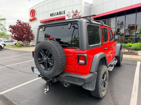 Used 2019 Jeep Wrangler Unlimited Sport image 7