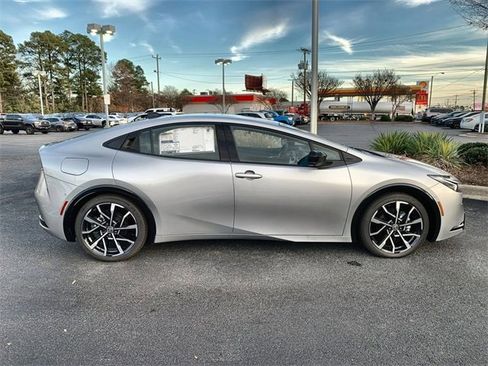 New 2025 Toyota Prius Plug-In Hybrid image 9