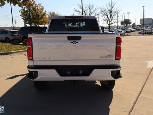 Used 2024 Chevrolet Silverado 3500 High Country w/ High Country Premium Package image 6