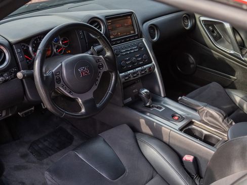 Used 2010 Nissan GT-R Premium image 42