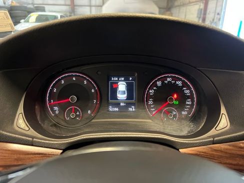 Certified 2022 Volkswagen Passat 2.0T FWD image 22