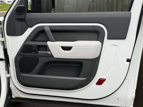 Certified 2025 Land Rover Defender 90 S image 18