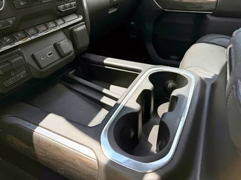 Used 2019 Chevrolet Silverado 1500 LTZ AWD/4WD image 32
