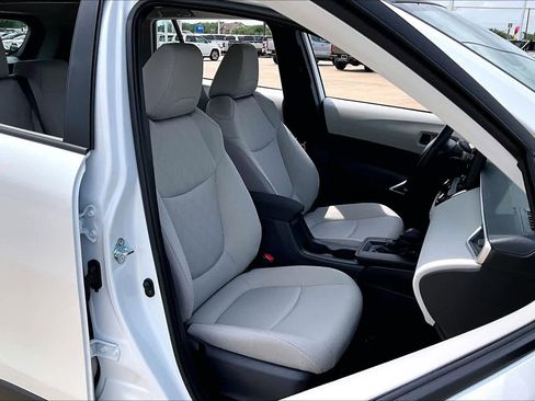 Used 2026 Toyota Corolla Cross L FWD image 9