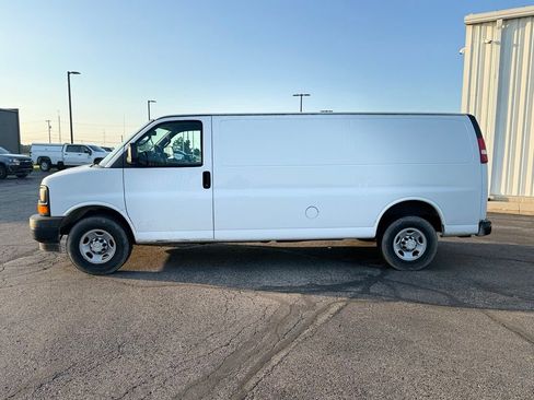 Used 2017 Chevrolet Express 2500 Extended RWD image 5