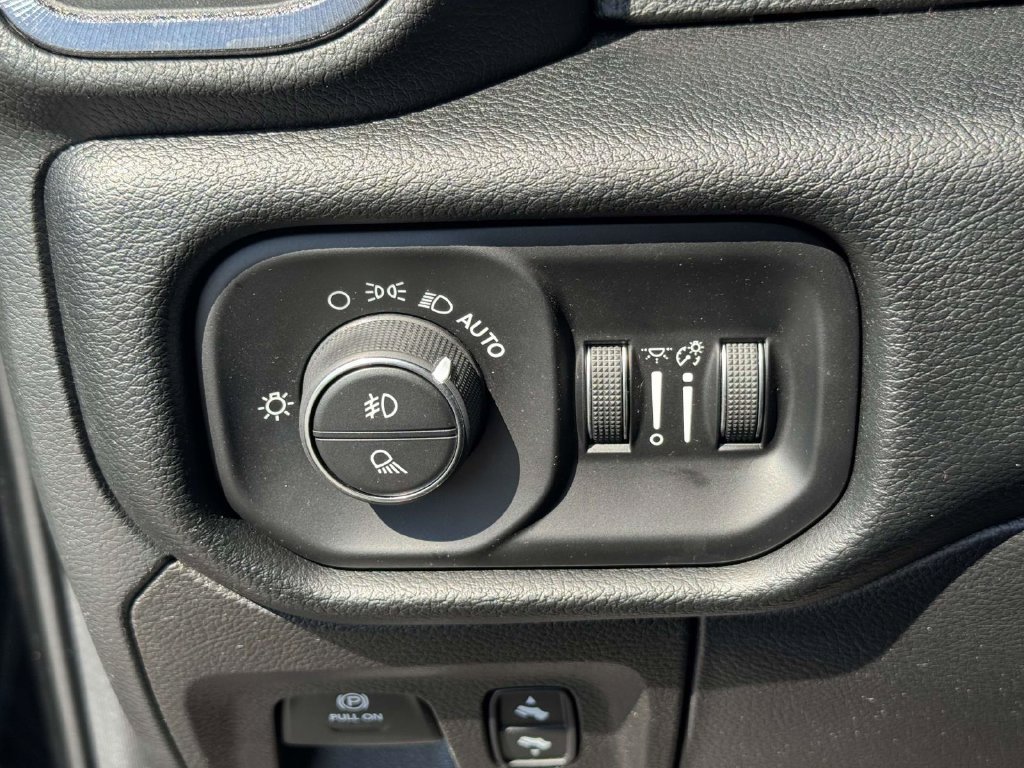 Used 2022 RAM 1500 Rebel AWD/4WD image 28