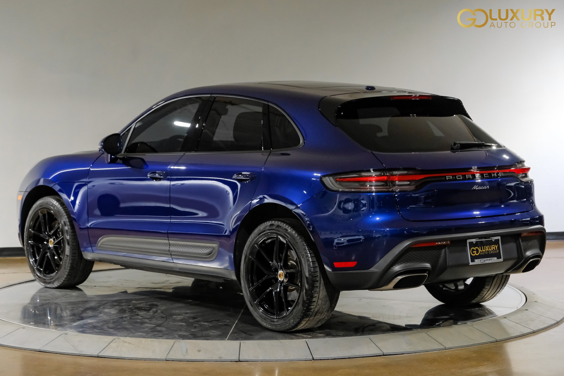 Used 2023 Porsche Macan Turbo AWD/4WD image 12