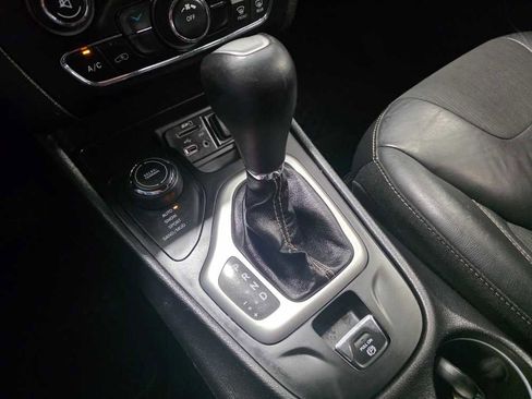 Used 2018 Jeep Cherokee Latitude Plus w/ Cold Weather Group image 18