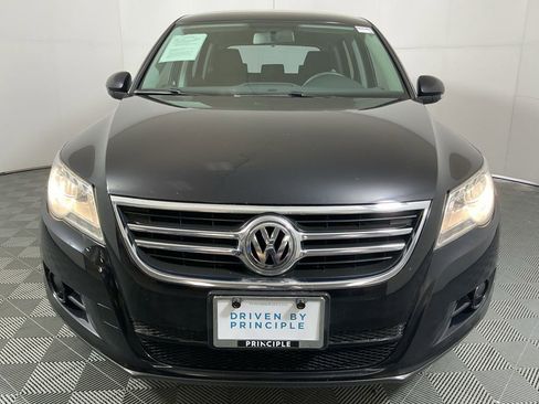 Used 2011 Volkswagen Tiguan S image 3