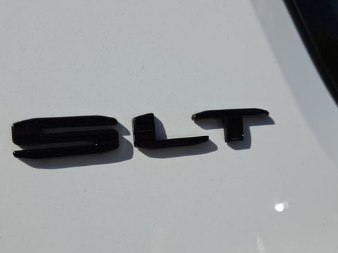 Used 2023 GMC Acadia SLT w/ Elevation Edition image 19