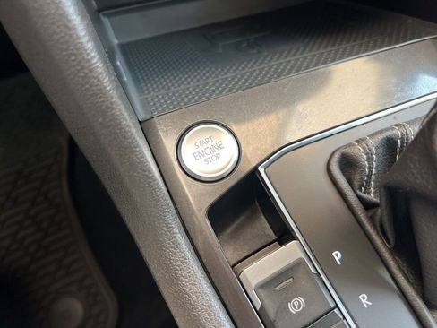 Used 2021 Volkswagen Tiguan SE w/ Panoramic Sunroof Package image 43