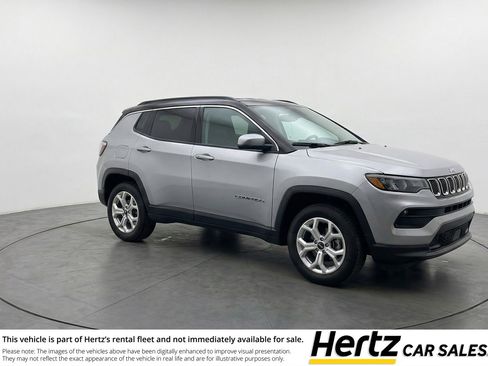 Used 2025 Jeep Compass Latitude AWD/4WD image 1