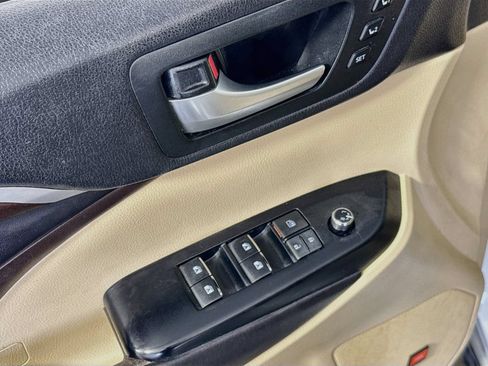 Used 2016 Toyota Highlander Limited FWD image 18