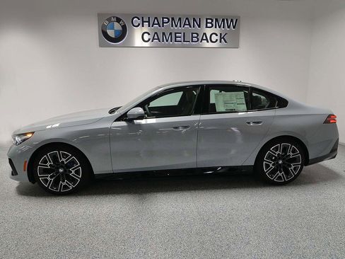 New 2026 BMW i5 eDrive40 image 3