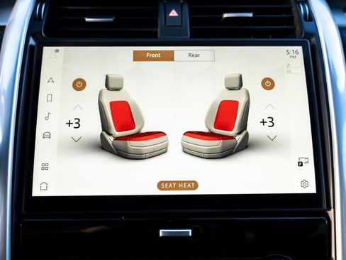 Certified 2024 Land Rover Discovery Dynamic SE image 32