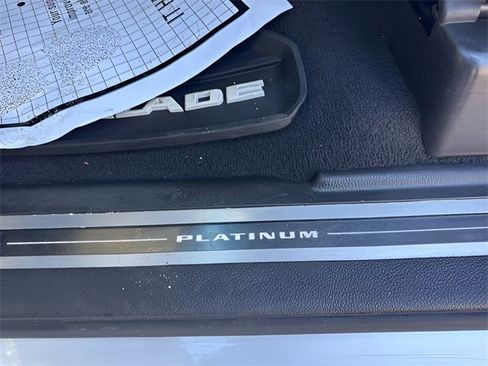 Used 2016 Cadillac Escalade Platinum image 26