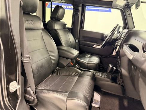 Used 2012 Jeep Wrangler Unlimited Sahara w/ Connectivity Group AWD/4WD image 20