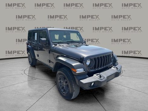 Used 2025 Jeep Wrangler Unlimited Sport AWD/4WD image 7