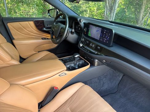 Used 2021 Lexus LS 500 AWD w/ Luxury Package image 12