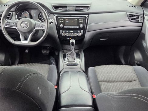 Used 2017 Nissan Rogue SV w/ Midnight Edition Package image 8