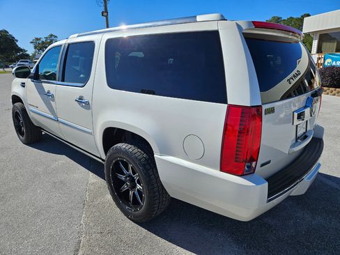 Used 2011 Cadillac Escalade ESV Premium image 4