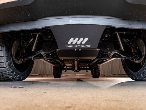 Used 2020 Chevrolet Silverado 1500 High Country w/ Technology Package image 12